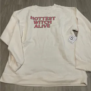 Hottest Witch Alive Sweatshirt Pink Size L thumbnail 1