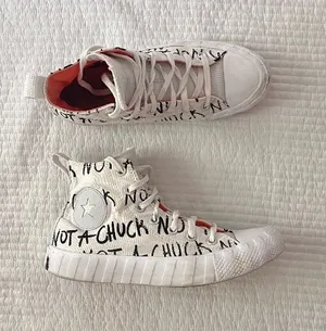 converse Chuck Taylor high tops thumbnail 1