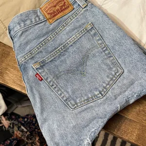 LEVI’S 501 Classic High Rise Button Fly Denim Shorts Size 31 thumbnail 7