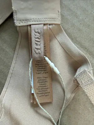 SKIMS Ultimate Push-Up Plunge Bra - Clay 30A thumbnail 6