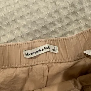 Abercrombie & Fitch Co-Ord Pleated Chino Mini Skirt skort Schoolgirl Y2K in Tan thumbnail 4