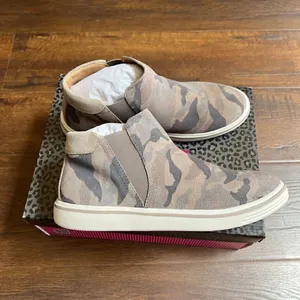 Me Too camo ankle booties thumbnail 2
