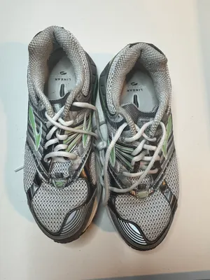 Womens Ariel MOGO Size 10 Running Shoes thumbnail 2