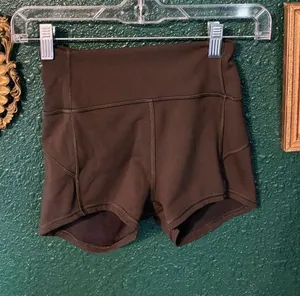 Lululemon In Movement Short *Everlux 2.5" Sz 4 Dark Olive thumbnail 1