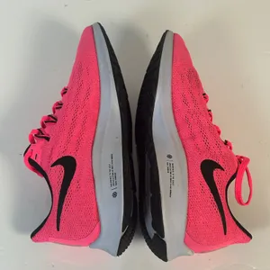 Nike Air Zoom Pegasus 36 Womens 8 Hyper Pink Black‎ Running Shoes thumbnail 4