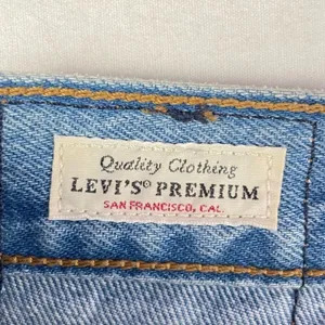 Levi’s Wedgie Straight Distressed Jeans‎ in Blue Size 25 thumbnail 9