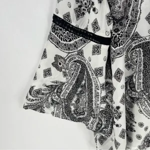 Tantrums Black & White Paisley Print Crochet Lace Trim Flare Sleeve Top Size‎ L thumbnail 3