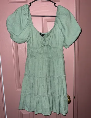 Green Short Dress With Sleeves Size M thumbnail 1