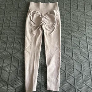 Size S Light Purple High-Waisted Leggings with Scrunched Butt thumbnail 5