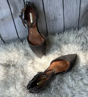 🤎 Halogen Studded Suede Heels - Size 7.5 Elegant and edgy! These pointed-toe heels by Halogen feature a soft suede finish and silver stud detailing for a chic, modern look. ✨ Size 7.5 – true to size ✨ Rich taupe/brown suede ✨ Adjustable ankle strap with silver buckle ✨ Studded detail around toe and straps ✨ Gently worn – great condition Perfect for date night, office outfits, or elevated everyday looks! thumbnail 1