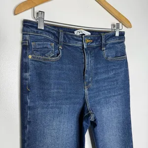 Zara Ankle Slim Flare Straight Leg Jeans Dark Wash Raw Hem Denim Size 4 thumbnail 6