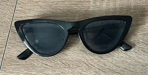 Black cat eye sunglasses thumbnail 1