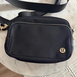 Lululemon Athletica Black Crossbody Bag thumbnail 5