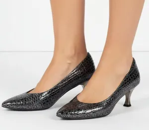 Stuart Weitzman Black & Silver Print Point Toe Pump Kitten Heel Shoes 7.5 thumbnail 1