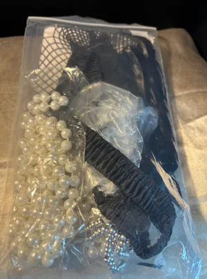 1920s Flapper Accessory Set Faux Pearl Necklace Bracelet Feather Headband Gloves thumbnail 1