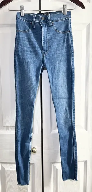 Abercrombie and Fitch Ultra High-rise Jean Legging - 24/00 thumbnail 1