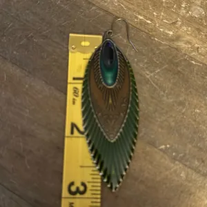 Enamel peacock feather dangle earrings Green thumbnail 3