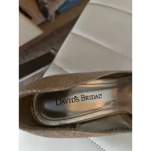 David's Bridal Rochelle Champagne Gold Glitter Peep Toe Pumps Heels‎ Size 8.5M thumbnail 8