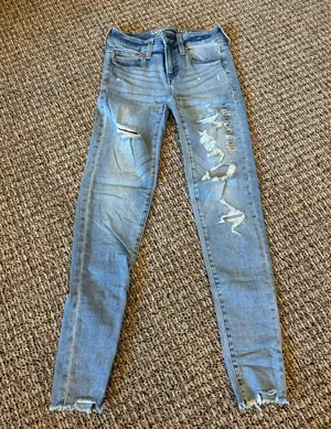 American Eagle ripped jeans thumbnail 1