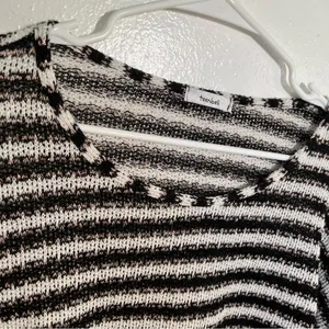 Teenbell Women's Oversized Knit Top White Black Metallic Rose Gold Stripes Round thumbnail 5