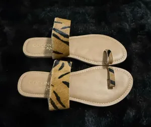 COCONUTS BY MATISSE Riva Leather Calf Hair Animal Print Sandals Flats Toe Ring 9 thumbnail 1