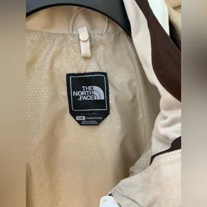 THE NORTH FACE jacket 🖤💚🤍 thumbnail 9