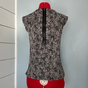 Ann Taylor Twist Front Top Sz SP thumbnail 4