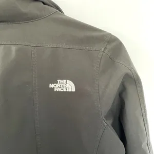 The North Face black full‎ zip jacket women's size medium warm fall jacket thumbnail 9