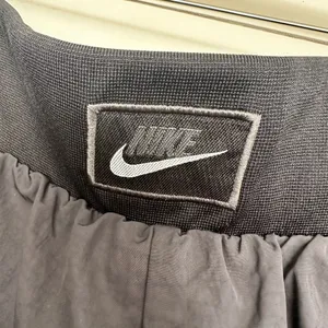 Nike Women’s Extra Large Black Icon Clash Pants thumbnail 3