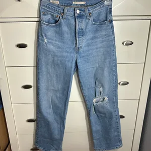Levi’s Ribcage Straight Ankle Jean in Tango Fade Wash thumbnail 5