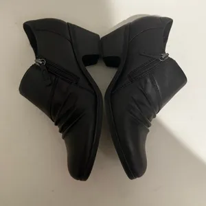 Clarks Collection Emily 2 Braley Black Leather Ankle Booties Boots Size 7.5 thumbnail 10
