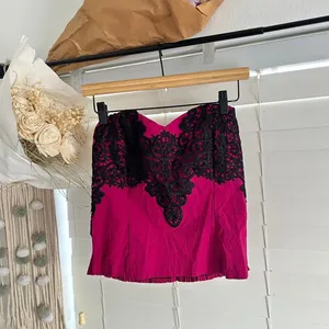 Body Central Baby Cereal Y2K Hot Pink Black Lace Corset Bustier Top Size XL thumbnail 2