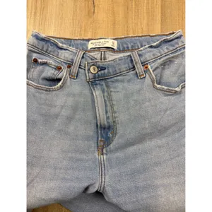 Abercrombie & Fitch 90s Slim Straight‎ Ultra High Rise Jeans Light Wash 27/4 thumbnail 9