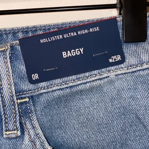 NWT!! Hollister Ultra High Rise Baggy Jeans Size 25R / 0R thumbnail 9