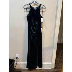 Betsy & Adam Hunter green velvet halter-neck evening gown Dress Size 8 thumbnail 2