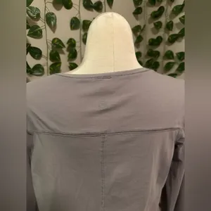 Lululemon long sleeve size 8 thumbnail 3