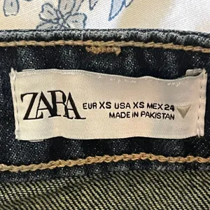 Zara Womens Blue Denim Pleated Mini Skirt Dark Wash Size XS 24 thumbnail 3