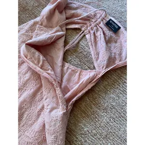 MINKPINK Pink Embroidered Mini Dress Women’s S/M Spaghetti Straps Ruffle Hem thumbnail 8