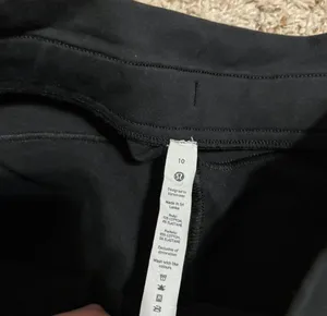 Lululemon size 10 shorts thumbnail 5