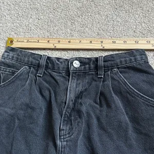 Reformation Isabelle Pleated Short Size 25 Black Denim High Waisted Jean thumbnail 9