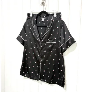 Victoria's Secret Black Satin Rosebud Floral Short Pajama Set Size M Pink Piping thumbnail 4