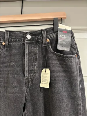 Levi’s Wedgie Straight Jeans thumbnail 2
