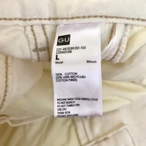 Rokh x GU (Uniqlo) Wide Button Cotton Jeans in Off White thumbnail 10