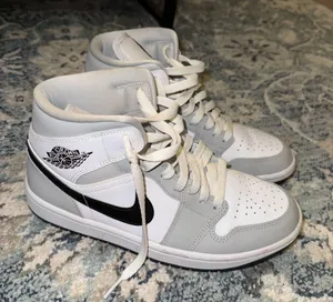Air Jordan Nike 1 Mid Women’s 8 thumbnail 1