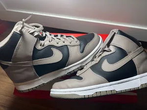 Nike Women’s Dunk High Moon Fossil thumbnail 4