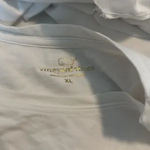 Vineyard Vines classic white/gold whale logo t-shirt Sz XL thumbnail 4