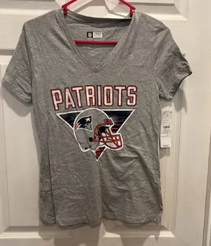 NWT New England Patriots NFL Womens V Neck T Shirt Steel Heather‎ Size S thumbnail 1