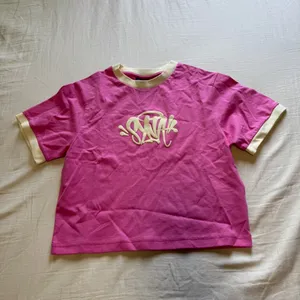 Syna - WOMEN'S TEAM SYNA TEE - PINK thumbnail 2