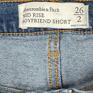 Abercrombie & Fitch Mid Rise Boyfriend Shorts‎ 26 Distressed Denim Cutoff Shorts thumbnail 4