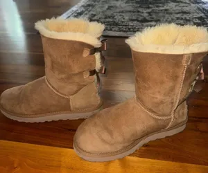 UGG Women’s Boots Tan Bailey Bow thumbnail 1
